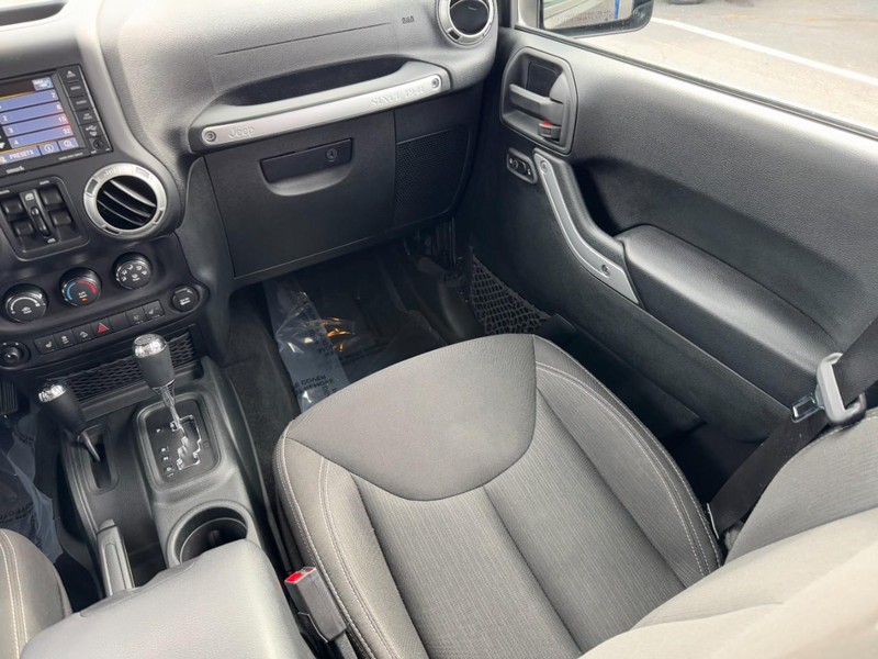 Jeep Wrangler Unlimited Vehicle Image 23