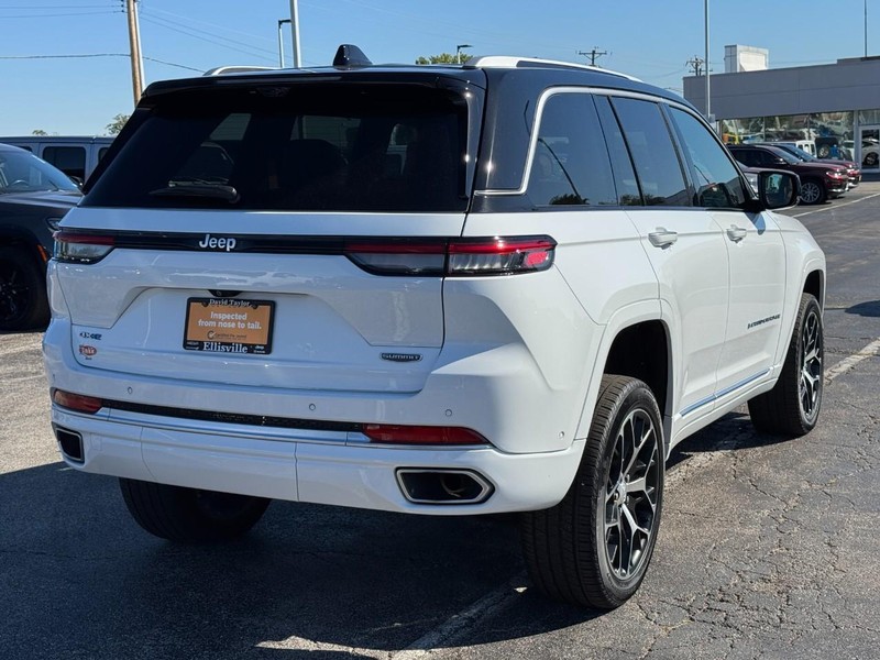 Jeep Grand Cherokee 4xe Vehicle Image 04