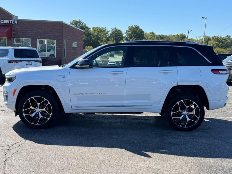 Jeep Grand Cherokee 4xe Vehicle Image 09