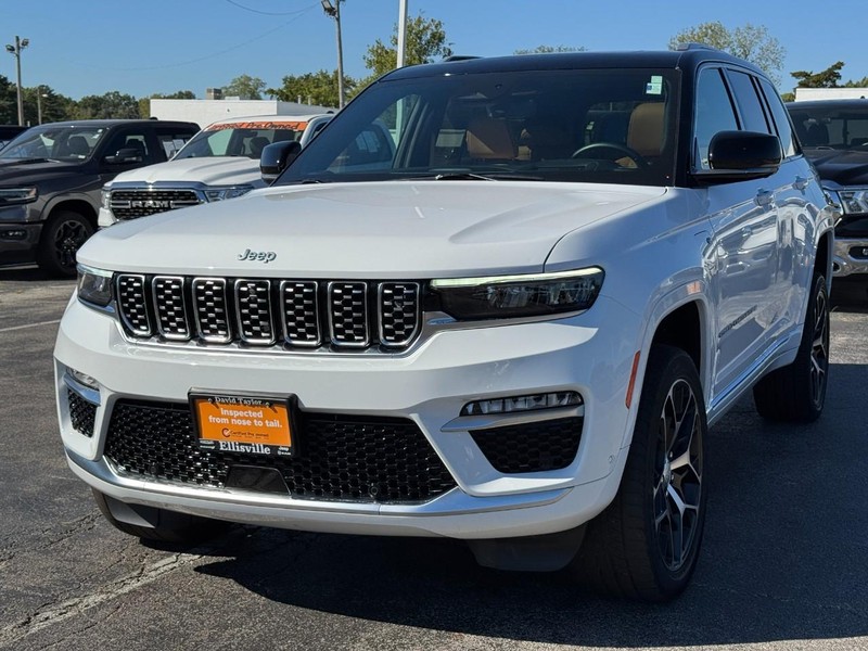 Jeep Grand Cherokee 4xe Vehicle Image 11