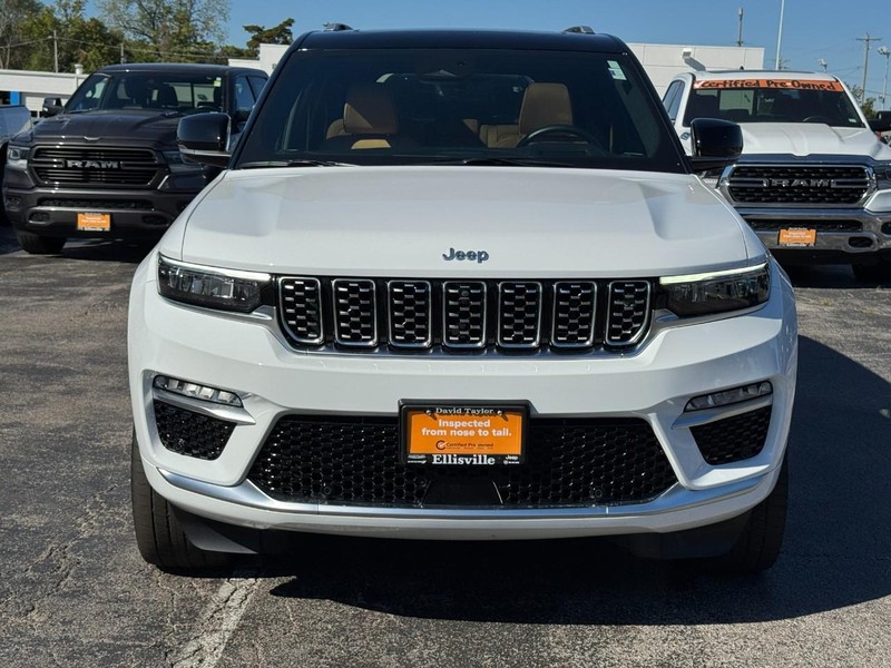 Jeep Grand Cherokee 4xe Vehicle Image 12