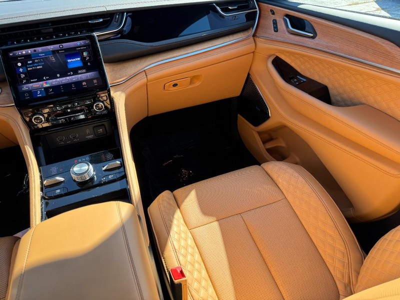Jeep Grand Cherokee 4xe Vehicle Image 27