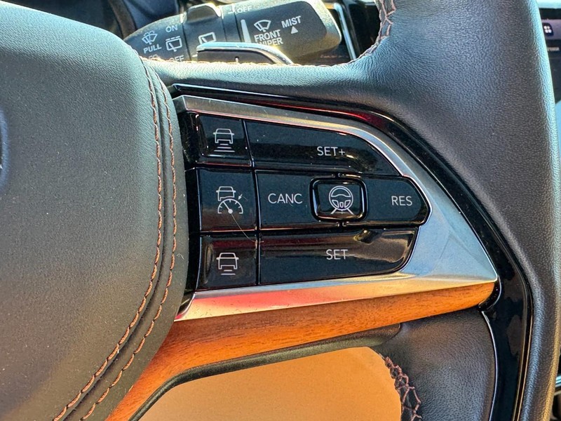 Jeep Grand Cherokee 4xe Vehicle Image 32