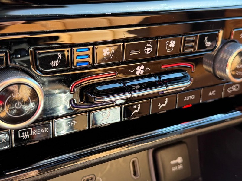Jeep Grand Cherokee 4xe Vehicle Image 35