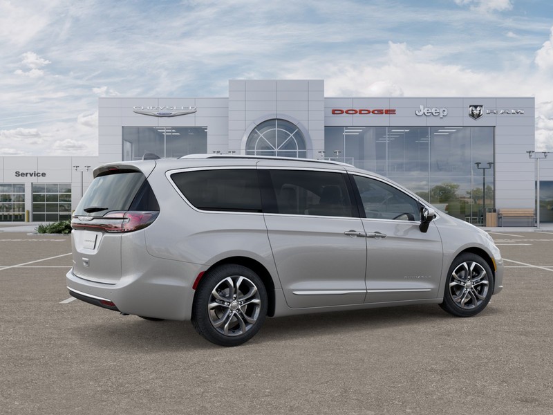 Chrysler Pacifica Vehicle Image 04