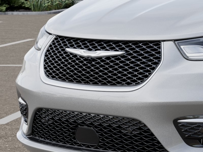 Chrysler Pacifica Vehicle Image 14