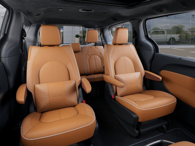 Chrysler Pacifica Vehicle Image 18