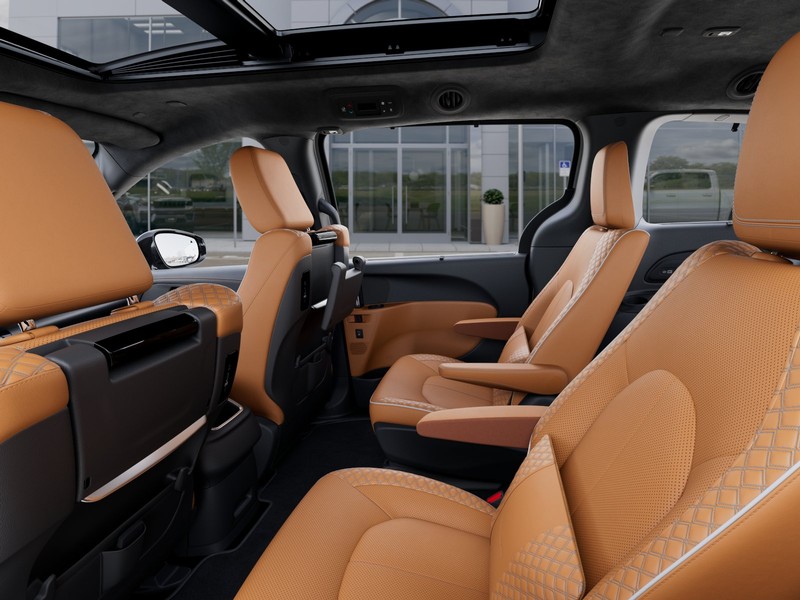 Chrysler Pacifica Vehicle Image 26