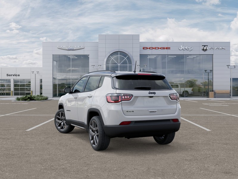 Jeep Compass Vehicle Image 03