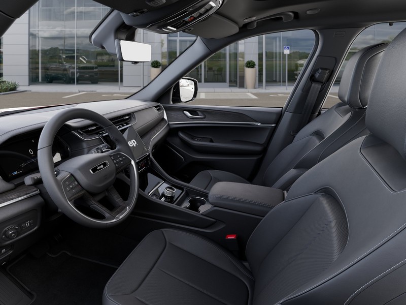 Jeep Grand Cherokee Vehicle Image 25