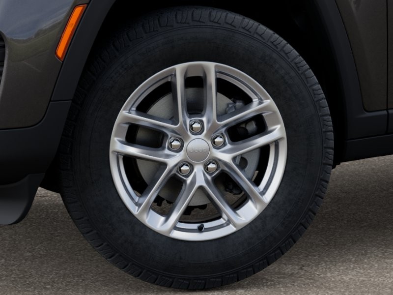 Jeep Grand Cherokee Vehicle Image 11