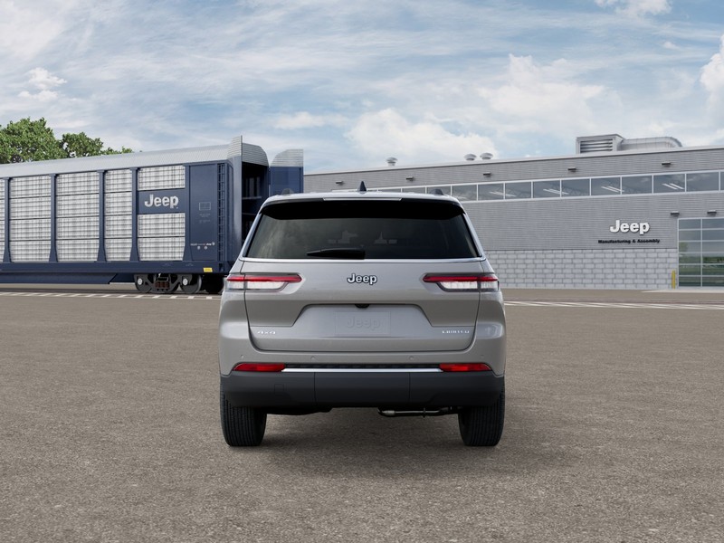 Jeep Grand Cherokee L Vehicle Image 09