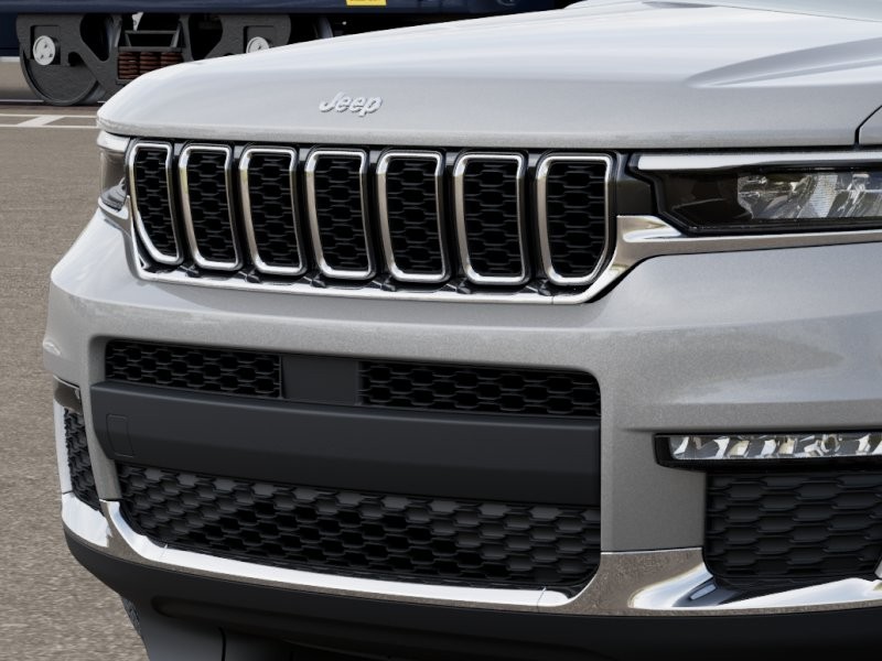 Jeep Grand Cherokee L Vehicle Image 14