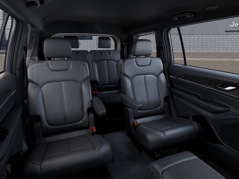 Jeep Grand Cherokee L Vehicle Image 18