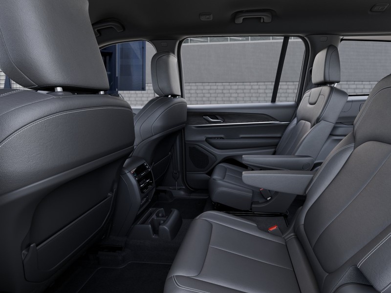 Jeep Grand Cherokee L Vehicle Image 26