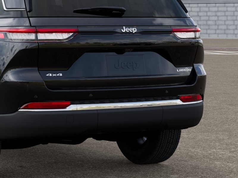 Jeep Grand Cherokee Vehicle Image 16