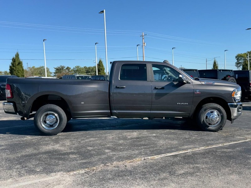 Ram 3500 Vehicle Image 02