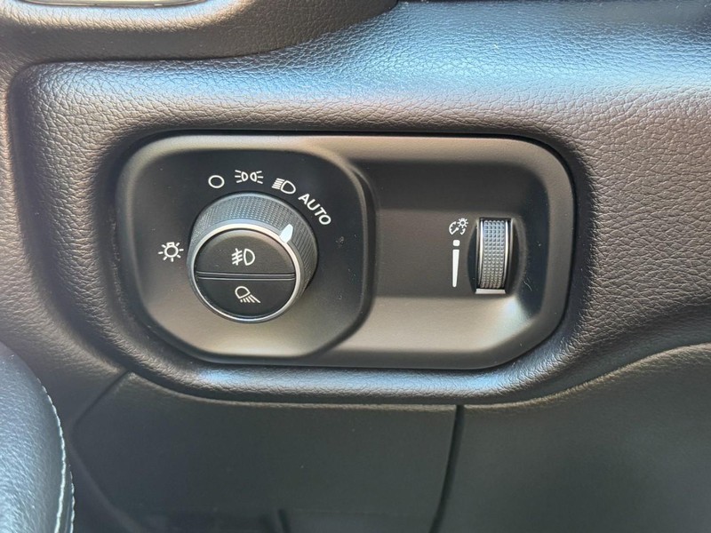 Ram 3500 Vehicle Image 25