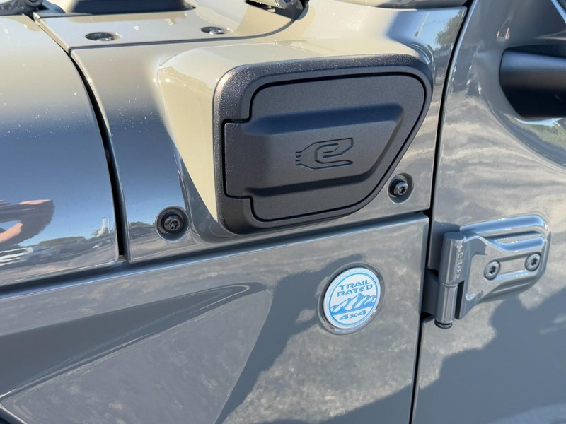 Jeep Wrangler 4xe Vehicle Image 13