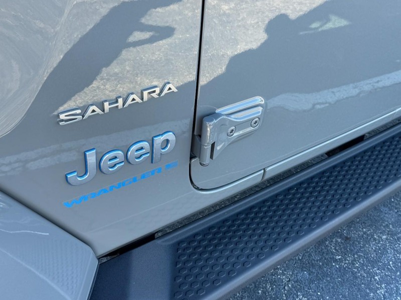 Jeep Wrangler 4xe Vehicle Image 14