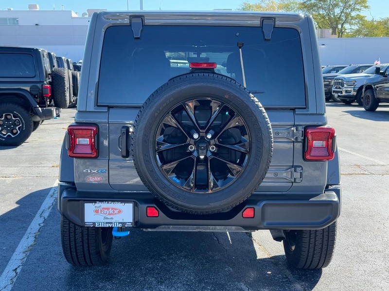 Jeep Wrangler 4xe Vehicle Image 16