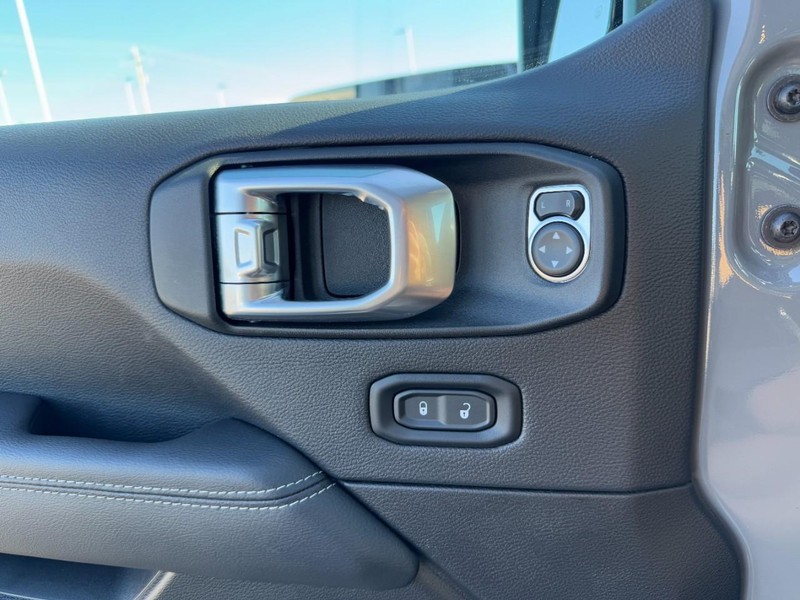 Jeep Wrangler 4xe Vehicle Image 25