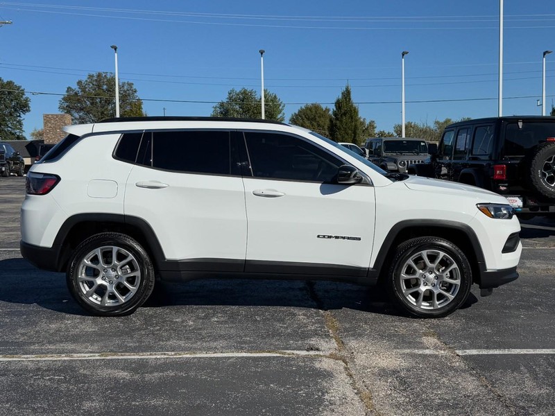 Jeep Compass Vehicle Image 03