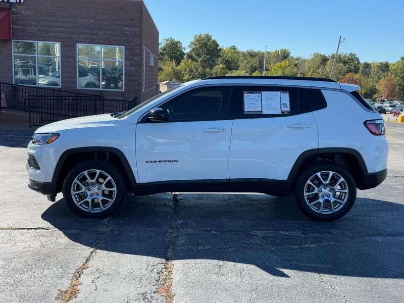 Jeep Compass Vehicle Image 09