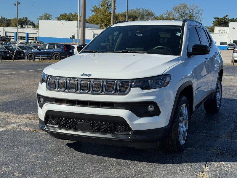 Jeep Compass Vehicle Image 11