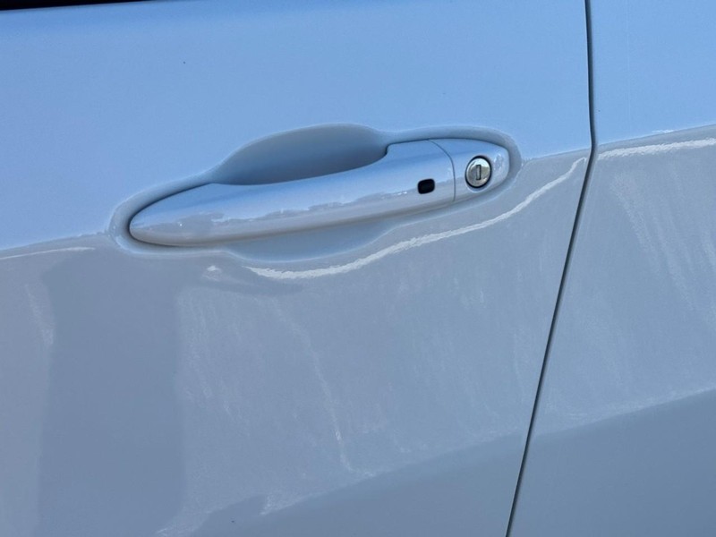 Jeep Compass Vehicle Image 14