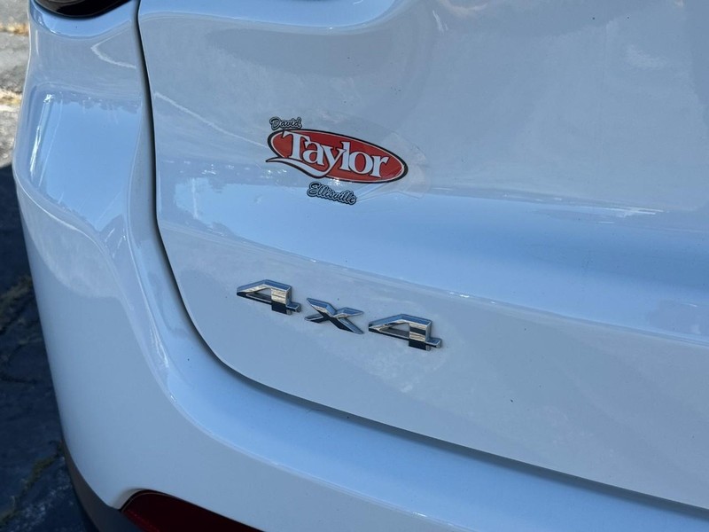 Jeep Compass Vehicle Image 15