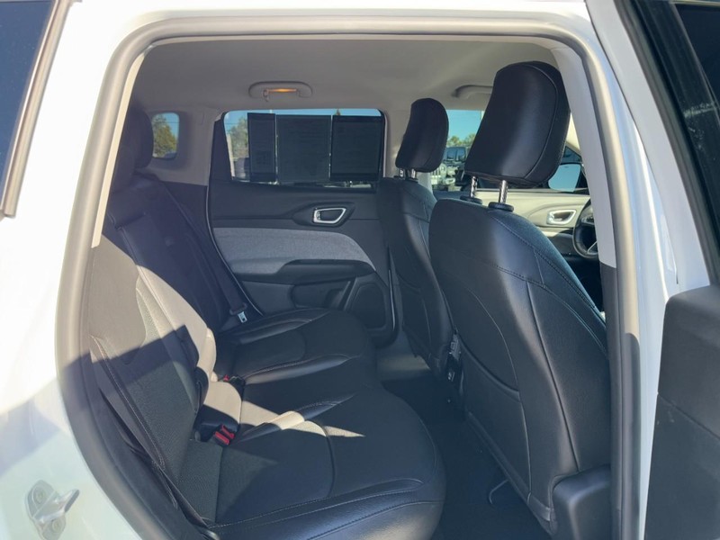 Jeep Compass Vehicle Image 19