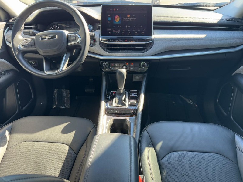 Jeep Compass Vehicle Image 20