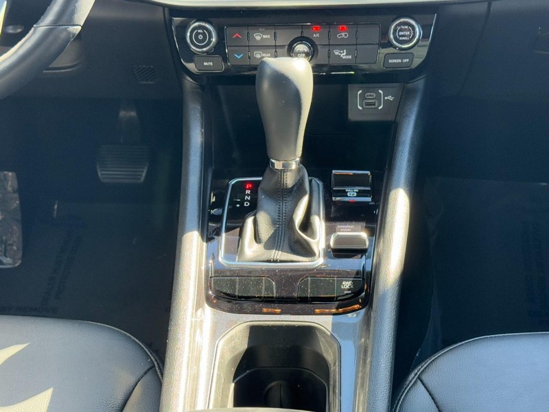 Jeep Compass Vehicle Image 23