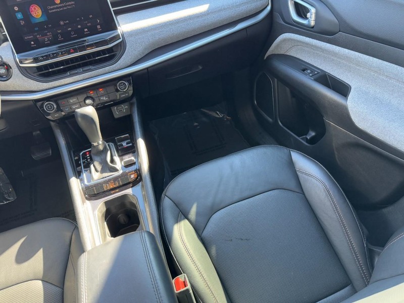 Jeep Compass Vehicle Image 24