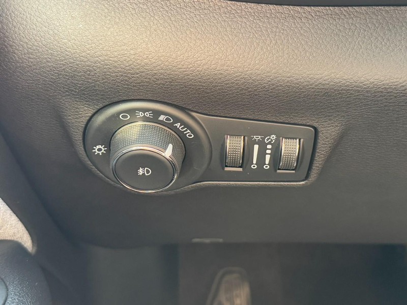 Jeep Compass Vehicle Image 25