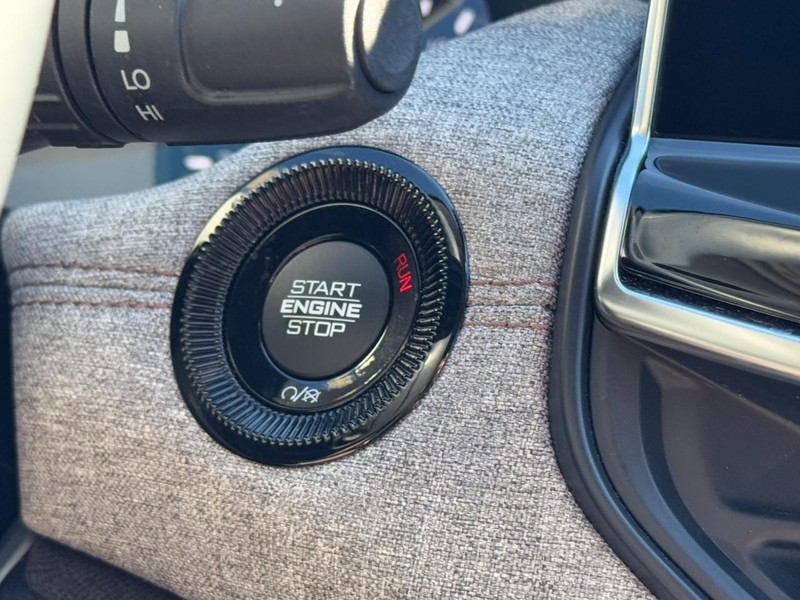 Jeep Compass Vehicle Image 30