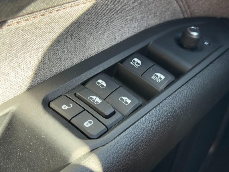 Jeep Compass Vehicle Image 33