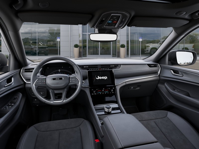 Jeep Grand Cherokee Vehicle Image 17