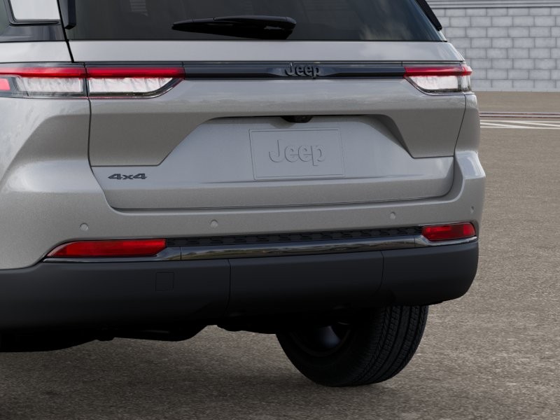 Jeep Grand Cherokee Vehicle Image 16