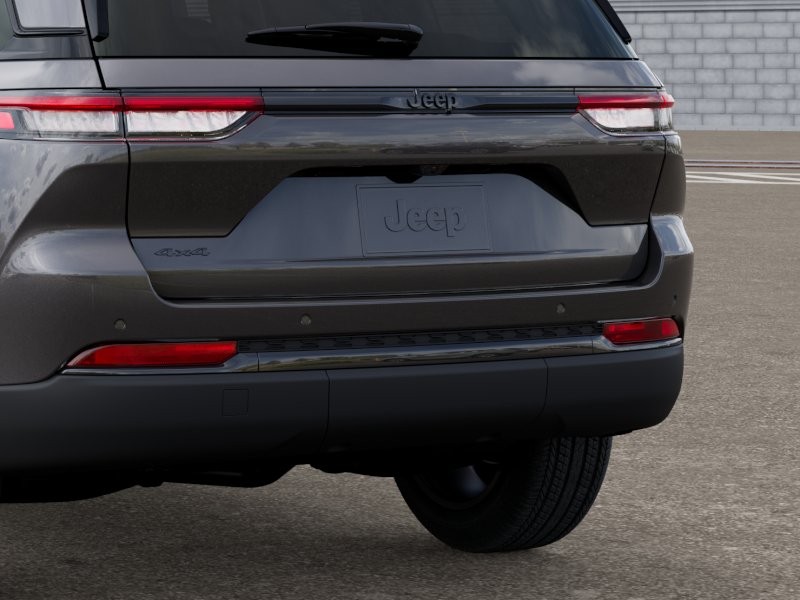 Jeep Grand Cherokee Vehicle Image 16