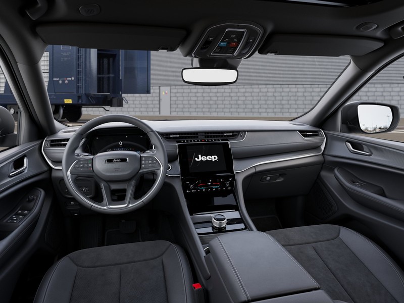 Jeep Grand Cherokee Vehicle Image 17