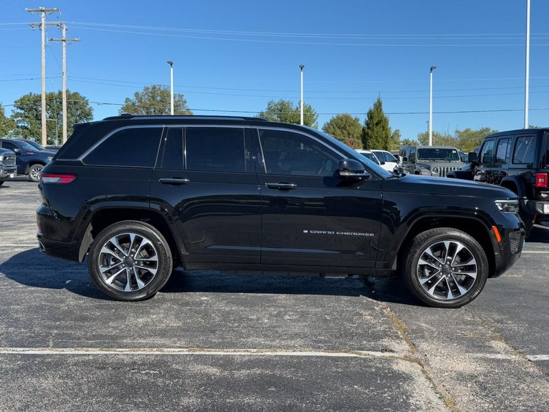 Jeep Grand Cherokee 4xe Vehicle Image 03