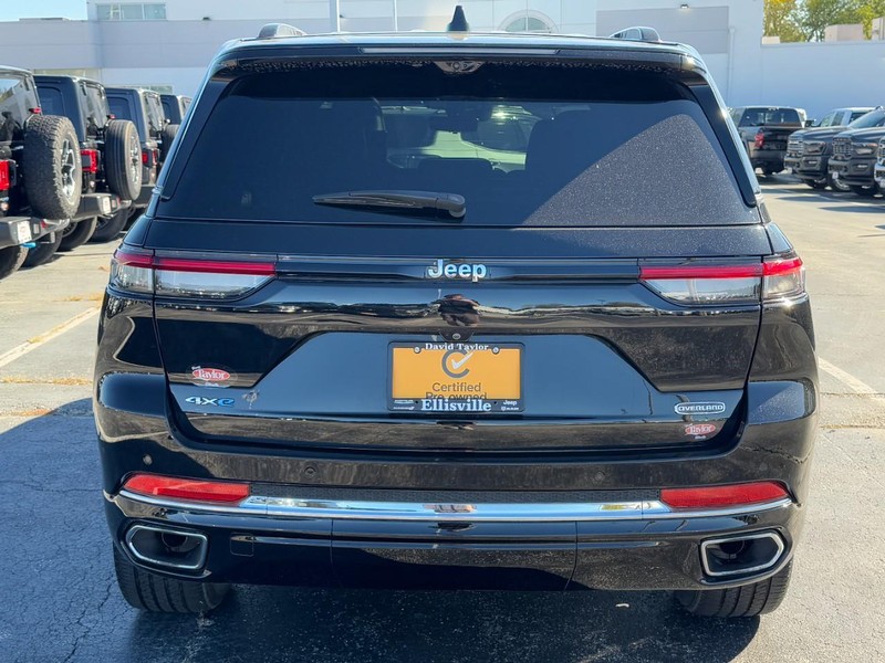 Jeep Grand Cherokee 4xe Vehicle Image 16