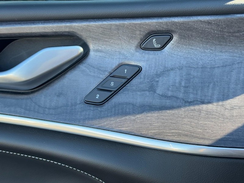 Jeep Grand Cherokee 4xe Vehicle Image 30