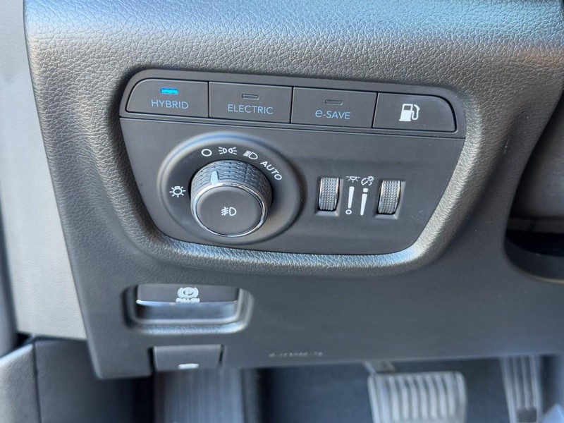 Jeep Grand Cherokee 4xe Vehicle Image 31
