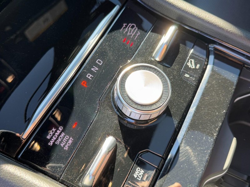 Jeep Grand Cherokee 4xe Vehicle Image 35