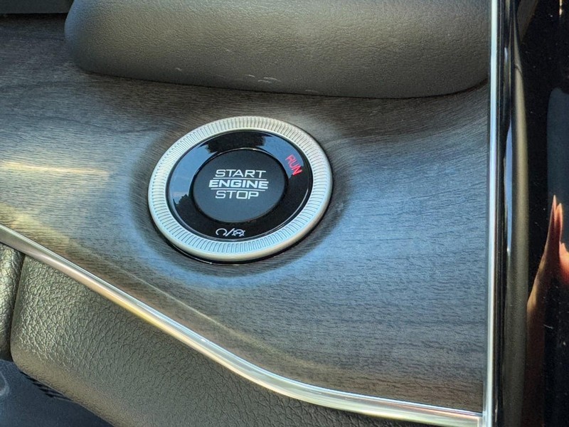 Jeep Grand Cherokee 4xe Vehicle Image 38