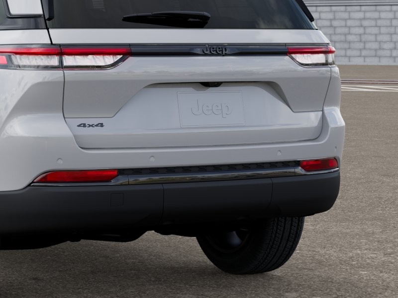 Jeep Grand Cherokee Vehicle Image 16