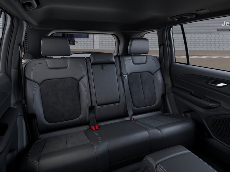 Jeep Grand Cherokee Vehicle Image 18